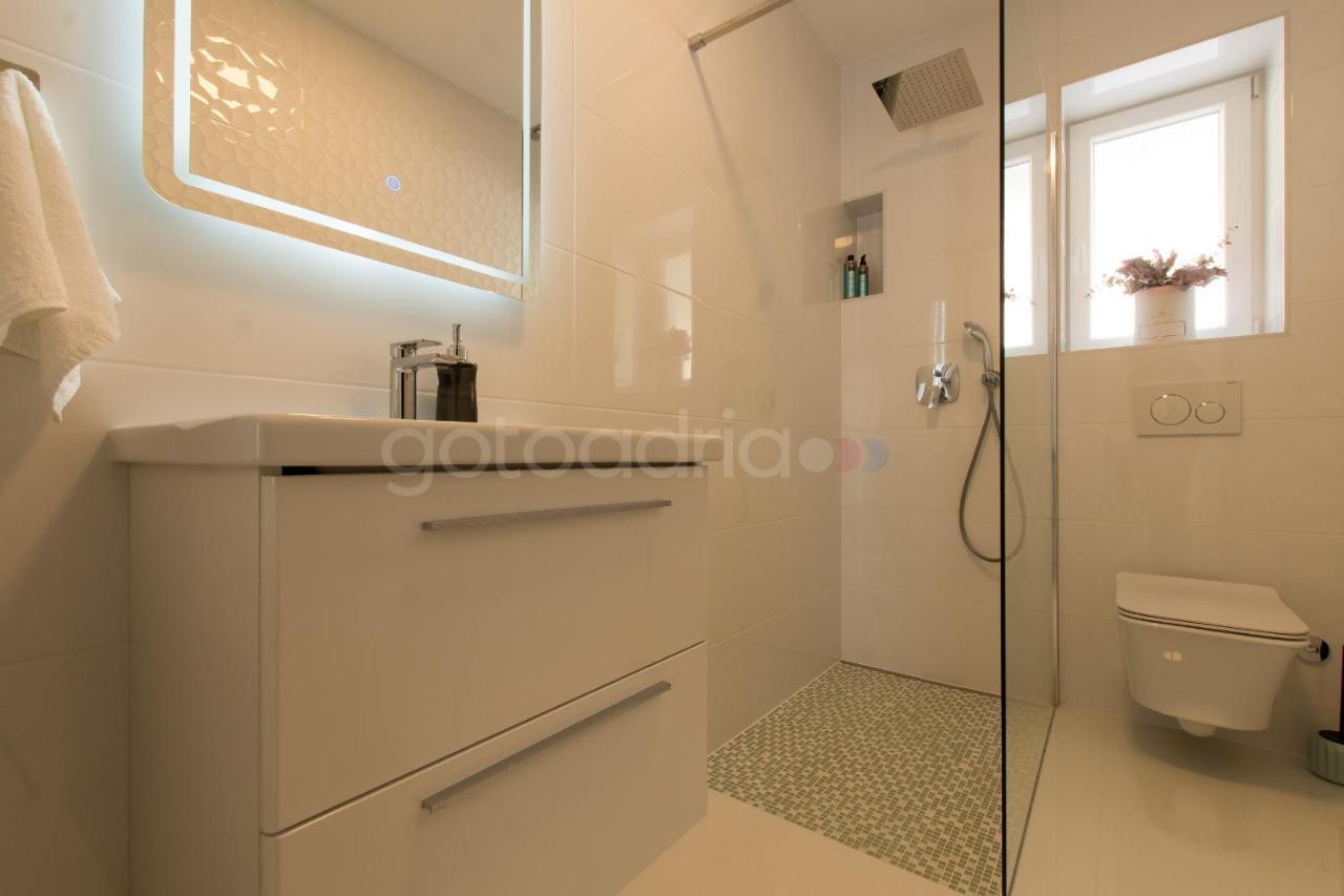 Villa Smaragd - Opal - Luxury Apt With Shared Pool And Private Hot Tub 마카르스카 외부 사진