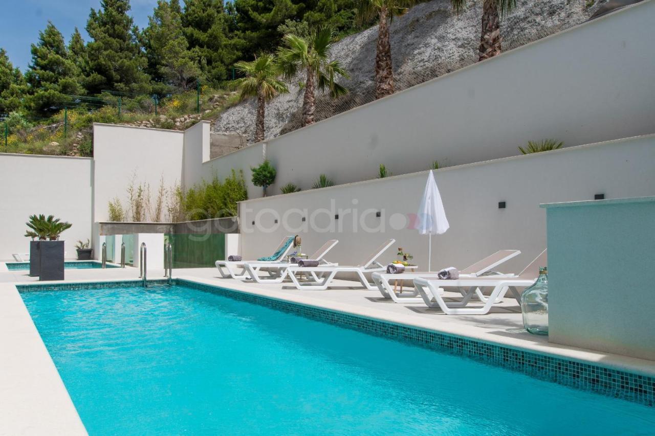 Villa Smaragd - Opal - Luxury Apt With Shared Pool And Private Hot Tub 마카르스카 외부 사진
