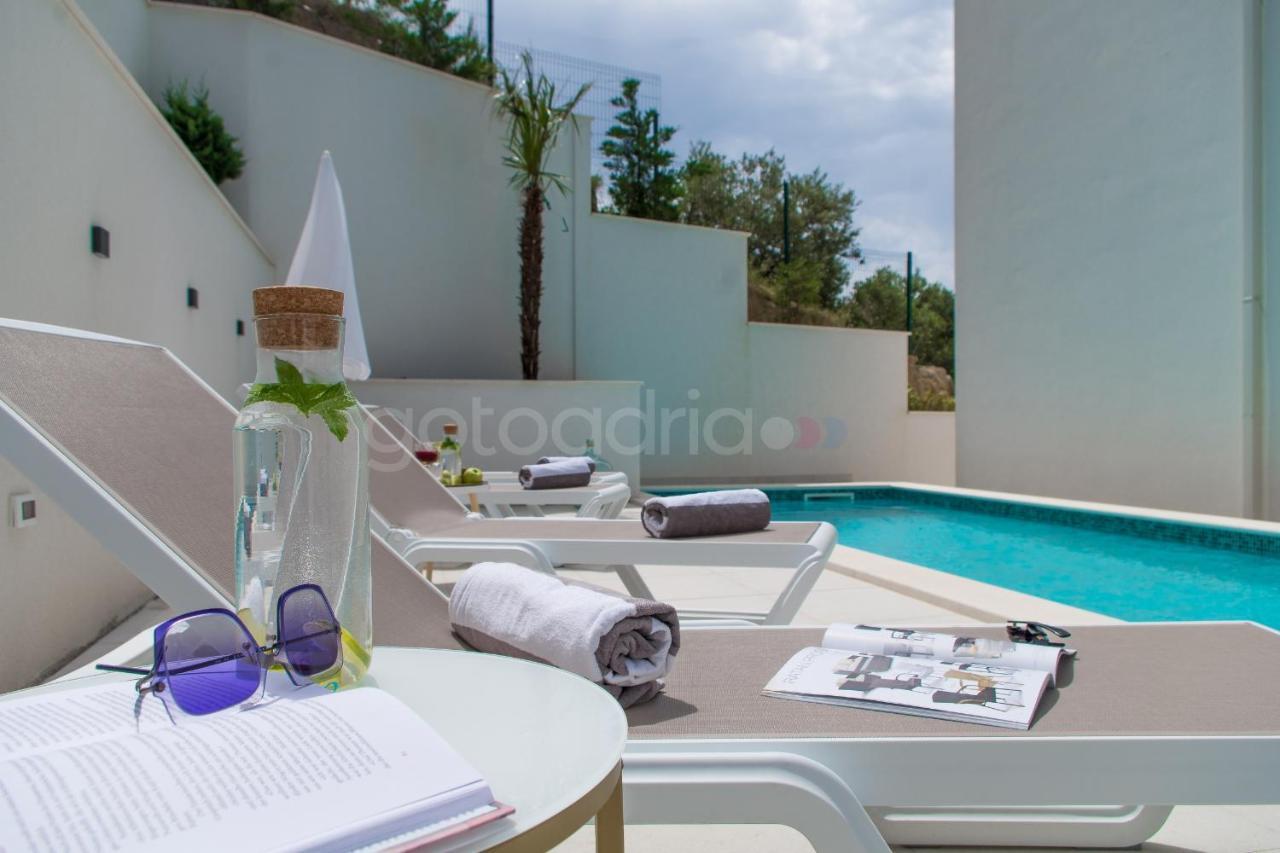 Villa Smaragd - Opal - Luxury Apt With Shared Pool And Private Hot Tub 마카르스카 외부 사진