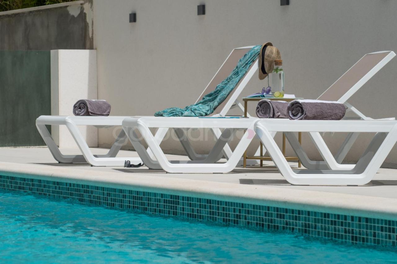 Villa Smaragd - Opal - Luxury Apt With Shared Pool And Private Hot Tub 마카르스카 외부 사진